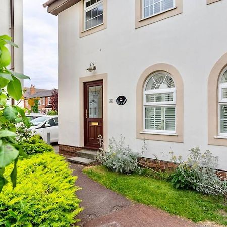 A Cheerful Three Bedroom House In Leafy Lytham Lytham St Annes Eksteriør billede