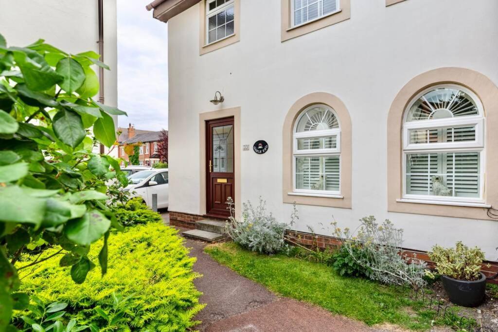 A Cheerful Three Bedroom House In Leafy Lytham Lytham St Annes Eksteriør billede