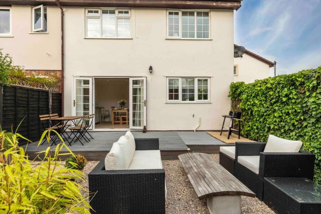 A Cheerful Three Bedroom House In Leafy Lytham Lytham St Annes Eksteriør billede