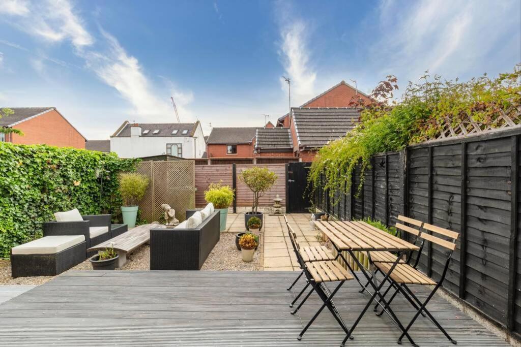 A Cheerful Three Bedroom House In Leafy Lytham Lytham St Annes Eksteriør billede