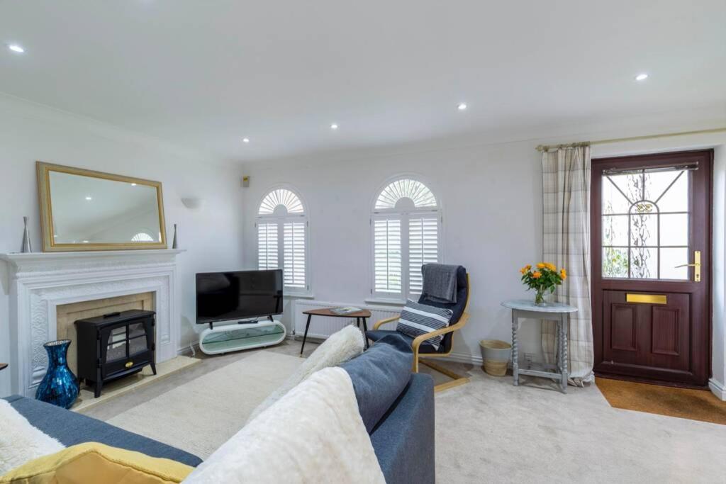 A Cheerful Three Bedroom House In Leafy Lytham Lytham St Annes Eksteriør billede